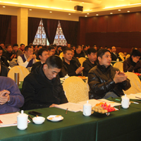 与会代表一致鼓掌通过了相关人事任免的议案